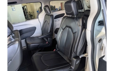 Chrysler Pacifica TOURING L * ПОДГРЕВ * КАМЕРА * CARFAX * - автомобили, коли, обяви за нови и употребявани 10