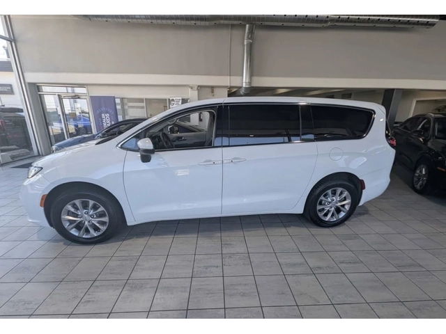 Chrysler Pacifica TOURING L * ПОДГРЕВ * КАМЕРА * CARFAX * - автомобили, коли, обяви за нови и употребявани 4