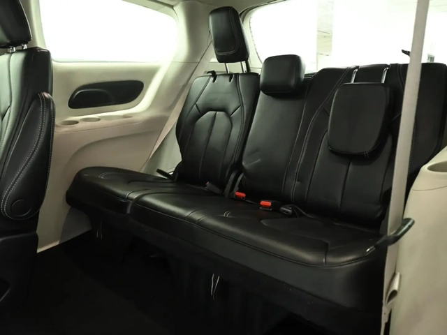 Chrysler Pacifica (crossover) Pacifica - автомобили, коли, обяви за нови и употребявани 15