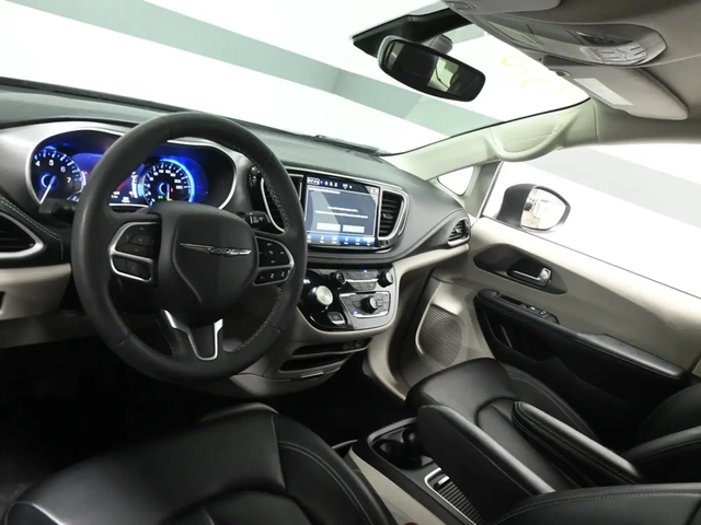 Chrysler Pacifica (crossover) Pacifica - автомобили, коли, обяви за нови и употребявани 9