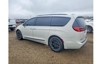 chrysler-pacifica - 1