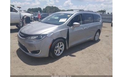 chrysler-pacifica - 1