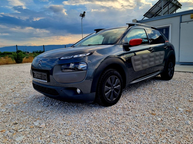 Citroen C4 Cactus 1.2 i 82ks.Navi Evro 6 - автомобили, коли, обяви за нови и употребявани 1