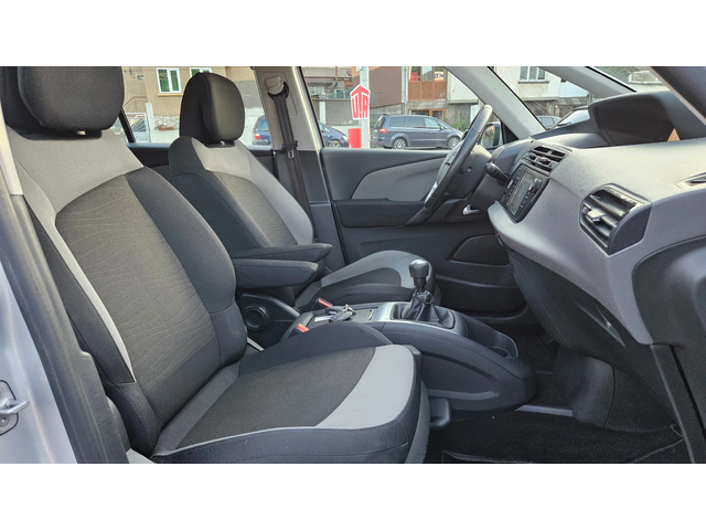Citroen Grand C4 Picasso 1.6 Hdi NAVIG/KLIMATRON/6skorost/7mesta - автомобили, коли, обяви за нови и употребявани 9
