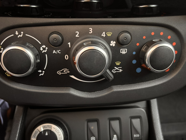 Dacia Duster 1.2 TCe (125 кс) - автомобили, коли, обяви за нови и употребявани 10