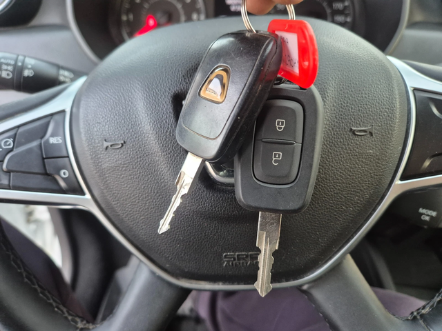 Dacia Duster 1.5DCI NAVI - автомобили, коли, обяви за нови и употребявани 15