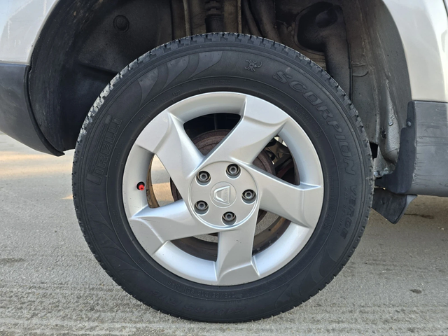 Dacia Duster 1.6i 110к.с фабрична газ - автомобили, коли, обяви за нови и употребявани 8