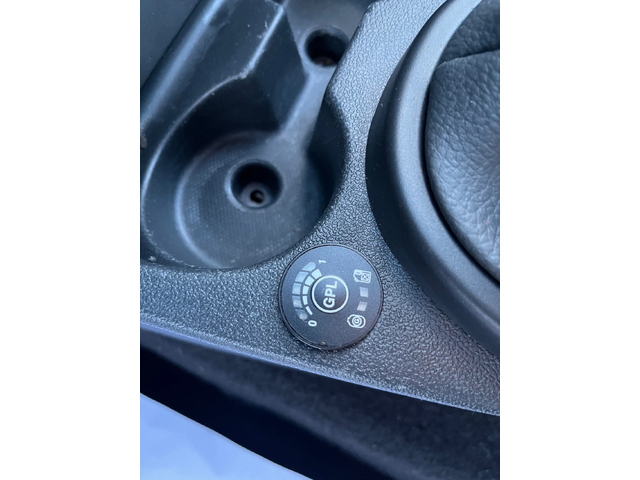 Dacia Duster 1.6i-GPL-FEIS-ITALIA - автомобили, коли, обяви за нови и употребявани 15