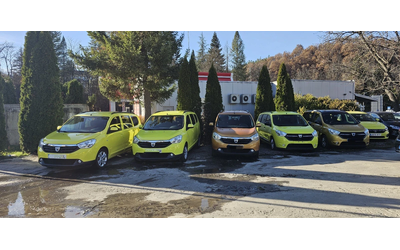 Dacia Lodgy 1.6i-85кс.+ ЗаводскиГазИнж.-Боядисана за Такси - автомобили, коли, обяви за нови и употребявани 14