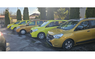 Dacia Lodgy 1.6i-85кс.+ ЗаводскиГазИнж.-Боядисана за Такси - автомобили, коли, обяви за нови и употребявани 15