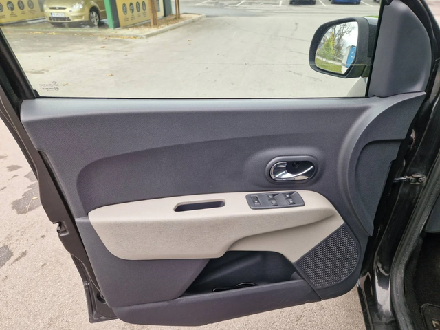 Dacia Lodgy 1.5 / 90 к. с. НАВИГАЦИЯ - автомобили, коли, обяви за нови и употребявани 8