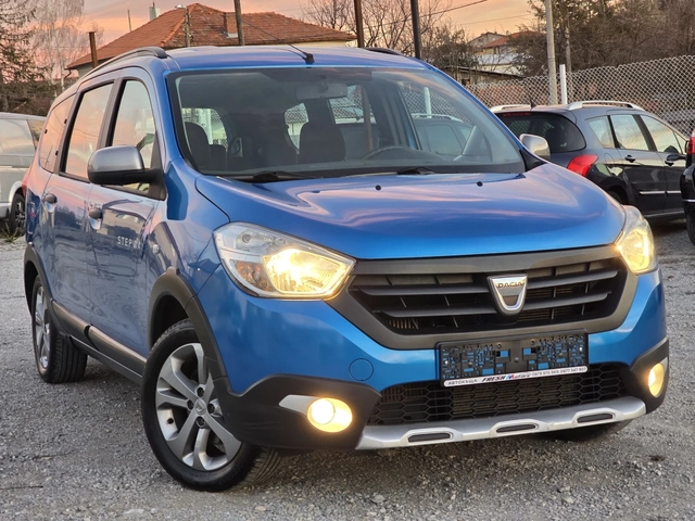 Dacia Lodgy STEPWAY 1.2 i 115 К.С. НАВИ / КЛИМА / 7 МЕСТНА - автомобили, коли, обяви за нови и употребявани 1