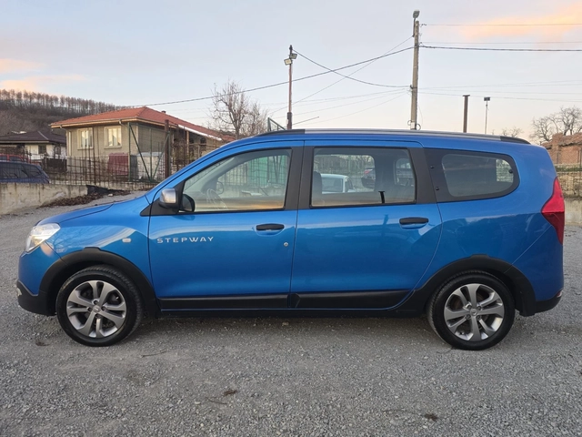 Dacia Lodgy STEPWAY 1.2 i 115 К.С. НАВИ / КЛИМА / 7 МЕСТНА - автомобили, коли, обяви за нови и употребявани 4