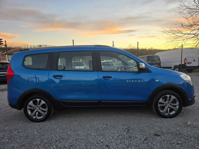 Dacia Lodgy STEPWAY 1.2 i 115 К.С. НАВИ / КЛИМА / 7 МЕСТНА - автомобили, коли, обяви за нови и употребявани 5