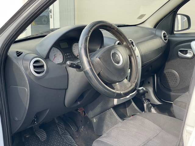 Dacia Sandero 1.4 - автомобили, коли, обяви за нови и употребявани 8