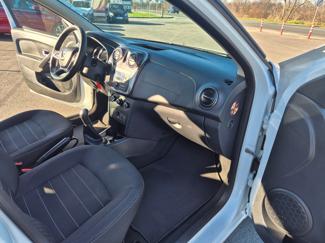 Dacia Sandero LAUREATE 1.5D-M/T - автомобили, коли, обяви за нови и употребявани 8