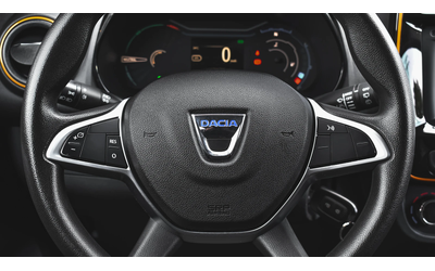 Dacia Spring Comfort Plus - автомобили, коли, обяви за нови и употребявани 12