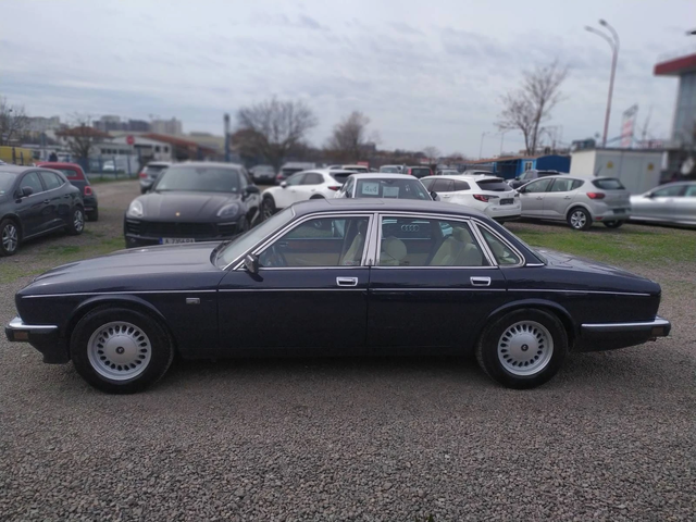 Daimler Six 3.6 Six, 202 к.с - автомобили, коли, обяви за нови и употребявани 2