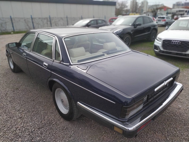 Daimler Six 3.6 Six, 202 к.с - автомобили, коли, обяви за нови и употребявани 3