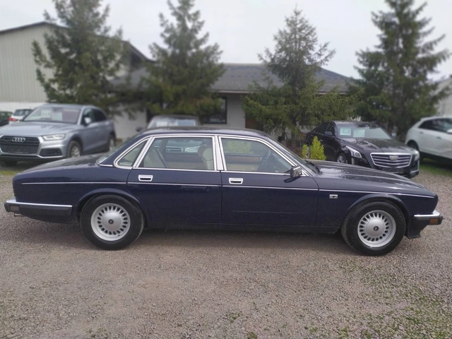 Daimler Six 3.6 Six, 202 к.с - автомобили, коли, обяви за нови и употребявани 6