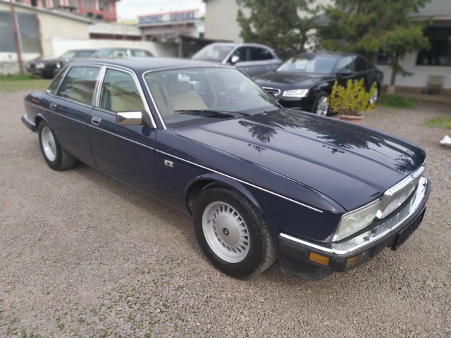 Daimler Six 3.6 Six, 202 к.с - автомобили, коли, обяви за нови и употребявани 7