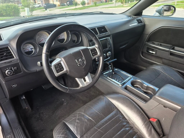 Dodge Challenger SXT Plus RWD - автомобили, коли, обяви за нови и употребявани 7