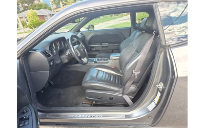 Dodge Challenger SXT Plus RWD - автомобили, коли, обяви за нови и употребявани 9