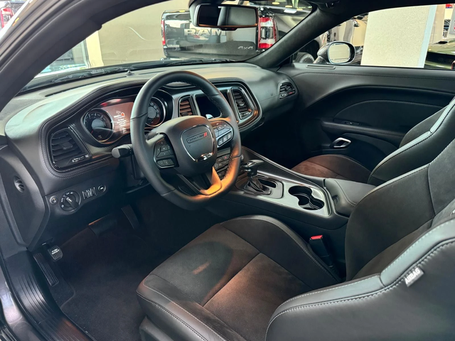 Dodge Challenger 6.4L R/T - автомобили, коли, обяви за нови и употребявани 8