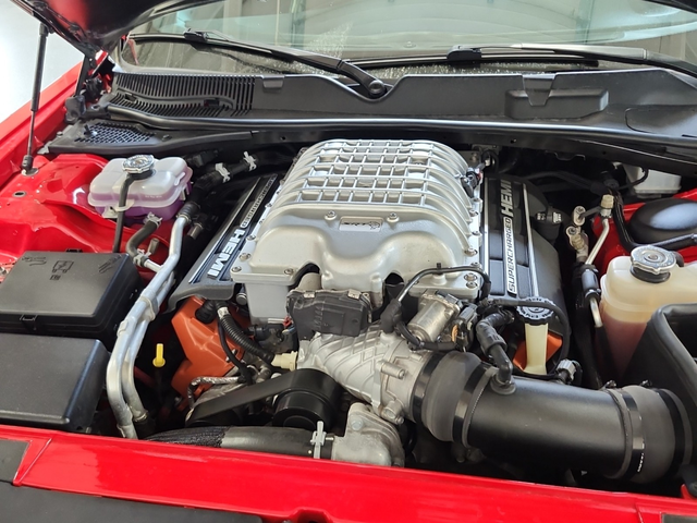 Dodge Challenger 6.2L 8cyl Rear Wheel Drive - автомобили, коли, обяви за нови и употребявани 16