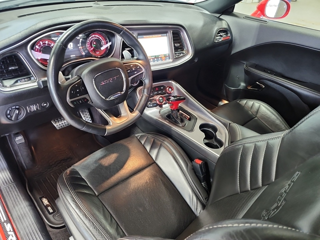 Dodge Challenger 6.2L 8cyl Rear Wheel Drive - автомобили, коли, обяви за нови и употребявани 9