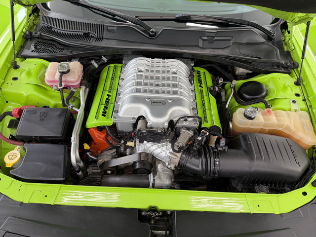 Dodge Challenger 6.2L 8cyl RWD - автомобили, коли, обяви за нови и употребявани 10