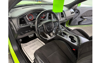 dodge-challenger-6-2l-8cyl-rwd - 4