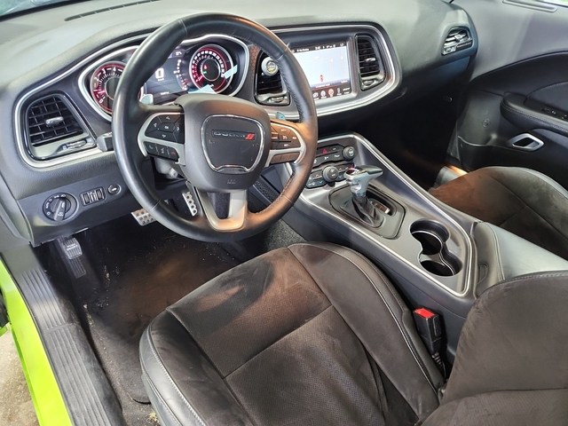 Dodge Challenger 6.4L 8cyl Rear Wheel Drive - автомобили, коли, обяви за нови и употребявани 9