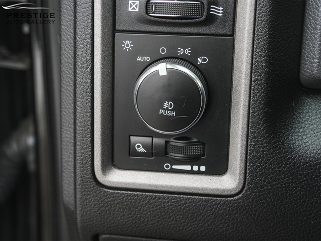 Dodge RAM 1500 2017* 4WD Crew Cab 140.5" Express* V8 HEMI - автомобили, коли, обяви за нови и употребявани 14