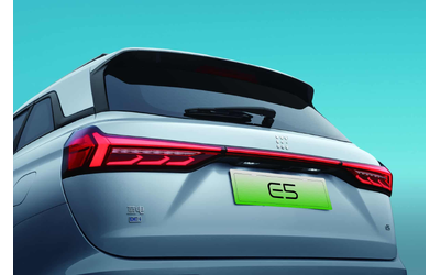 dongfeng-e5-plug-in-hibrid - 2