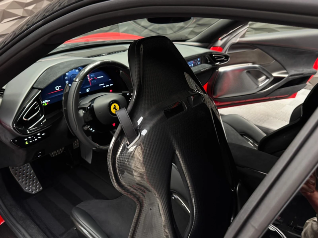 Ferrari 812 Superfast 12 CILINDRI Rosso Corsa CARBON - автомобили, коли, обяви за нови и употребявани 11