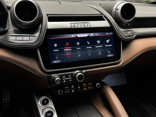 Ferrari GTC4Lusso T V8 Pano* JBL* 360 - автомобили, коли, обяви за нови и употребявани 11