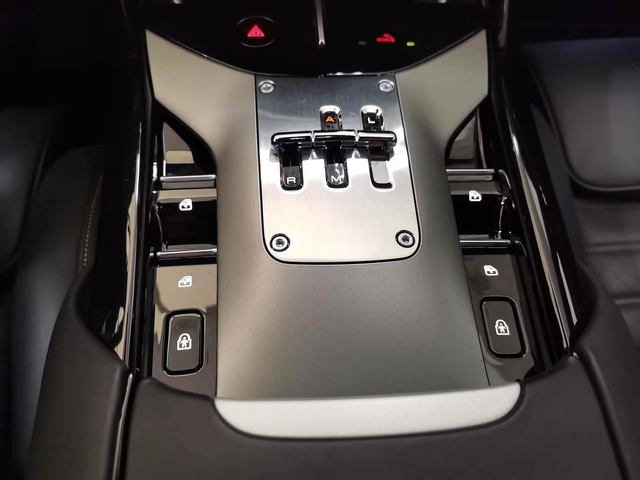 Ferrari Purosangue 6.5 V12/Lift/Камера 360/Massage/Matrix/ - автомобили, коли, обяви за нови и употребявани 7