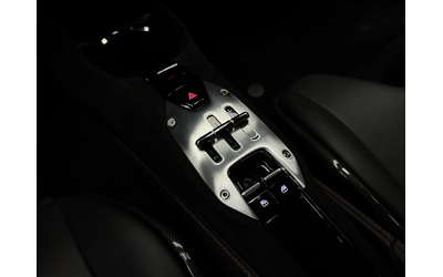 Ferrari SF 90 Stradale Carbon Exclusive - автомобили, коли, обяви за нови и употребявани 14