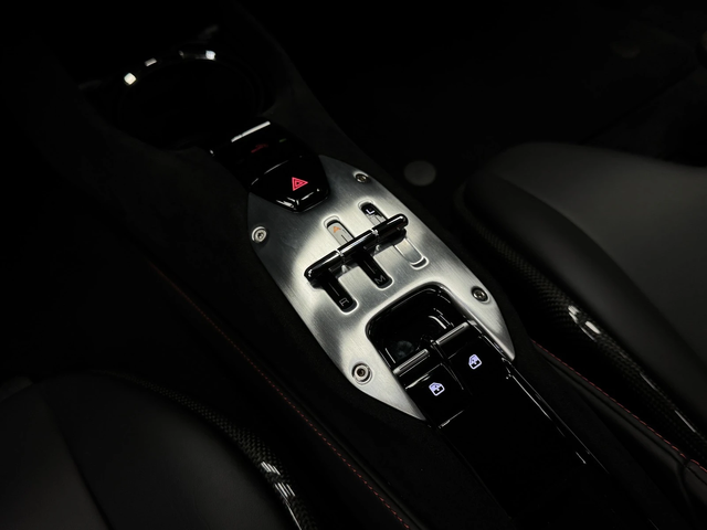 Ferrari SF 90 Stradale Carbon Exclusive - автомобили, коли, обяви за нови и употребявани 14