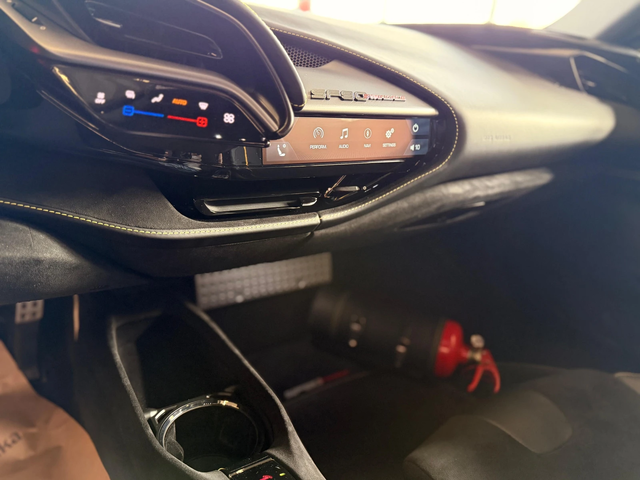 Ferrari SF 90 Stradale* Giallo* Лизинг - автомобили, коли, обяви за нови и употребявани 9