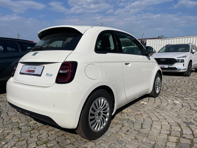 Fiat 500 E ICON/НОВ/42kWh - автомобили, коли, обяви за нови и употребявани 4
