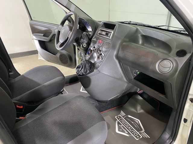 Fiat Panda 1.1i - автомобили, коли, обяви за нови и употребявани 8