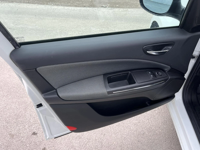 Fiat Punto 1.4I 90кс 6 СКОРОСТИ EURO 4 КЛИМАТИК - автомобили, коли, обяви за нови и употребявани 6