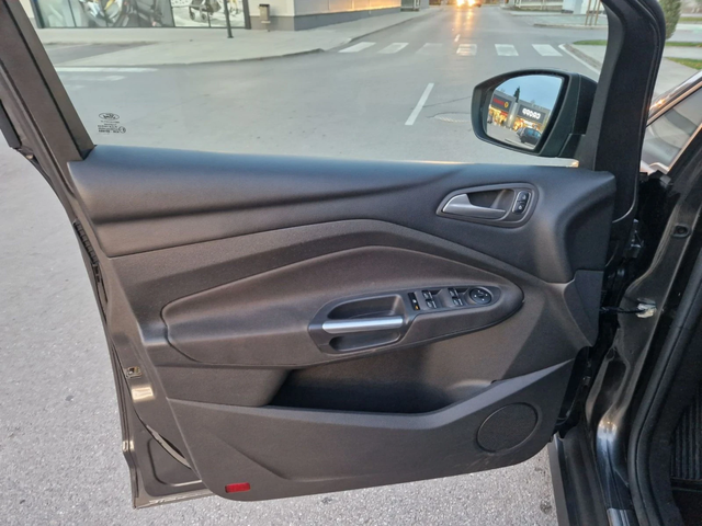 Ford C-max 1.6 / 150 к.с. ФЕЙСЛИФТ - автомобили, коли, обяви за нови и употребявани 8