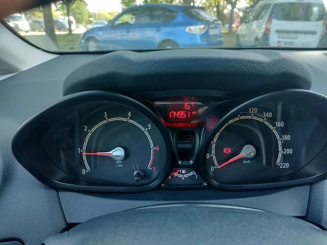Ford Fiesta 1,2i 82ps EURO 5B - автомобили, коли, обяви за нови и употребявани 9