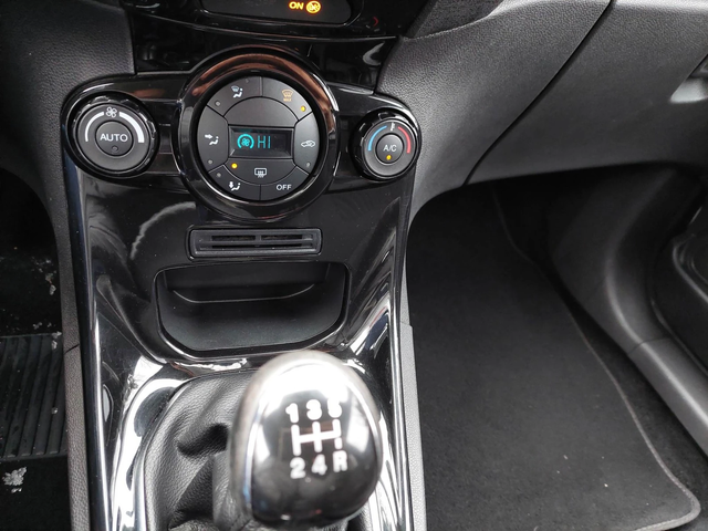 Ford Fiesta 1,5d 75ps NAVI LED - автомобили, коли, обяви за нови и употребявани 10