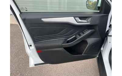 Ford Focus 1.0I - автомобили, коли, обяви за нови и употребявани 6