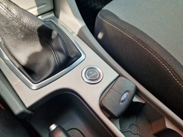 Ford Focus 1.8 / 125 к.с. - автомобили, коли, обяви за нови и употребявани 9