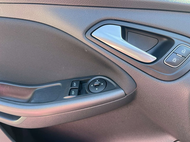 Ford Focus 1.0 T - автомобили, коли, обяви за нови и употребявани 11